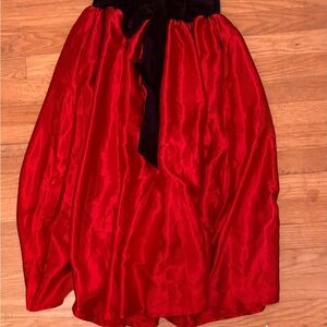 🤶🏻 Elegant Red Maxi Skirt 🤶🏻